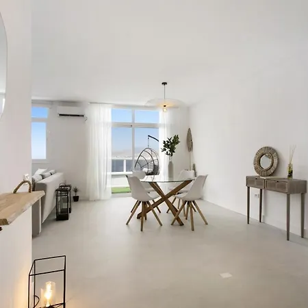Beachfront Seaview Oasis Apartament